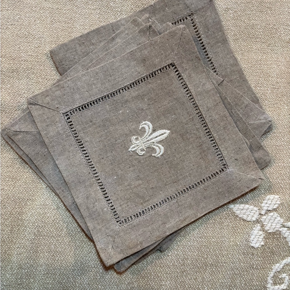 Elegant Brown Linen Coasters with Fleur-de-Lis Embroidery (Set of 6) - Picture 7 of 8